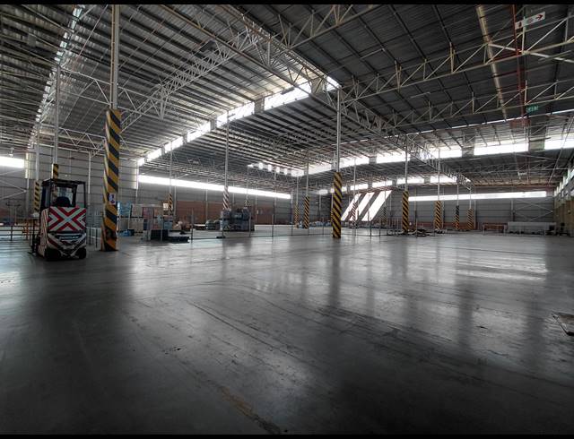 11,694M² WAREHOUSE TO LET IN CLAYVILLE